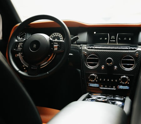 Rolls-Royce_Cullinan-Black-Badge (2)